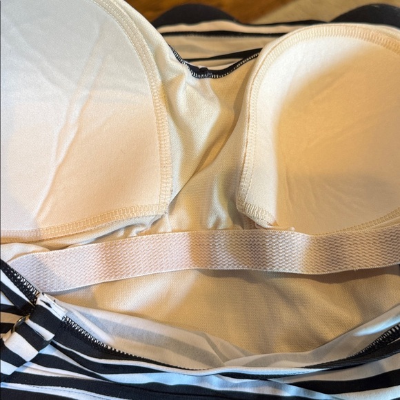 B14 Merona stripe twisted bodice ruched long tankini swimsuit top. Large - Picture 6 of 7